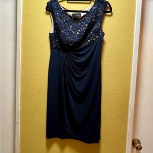 CONNECTED Petite/Navy blue cocktail/formal dress with lace overlay on bodice/12P